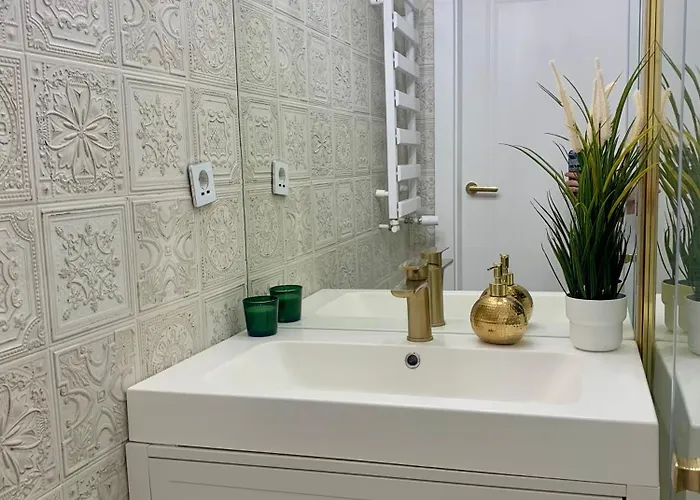 Perla Ulicy Piotrkowskiej W Samym Centrum Miasta * Лодзь